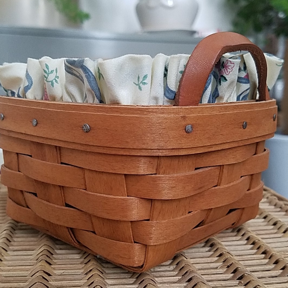 Sweet Longaberger plant basket
